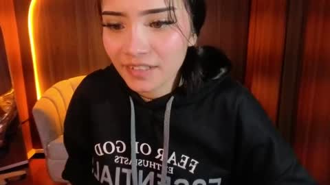 daphne_nicole_b online show from May 6, 2026, 1:16 pm