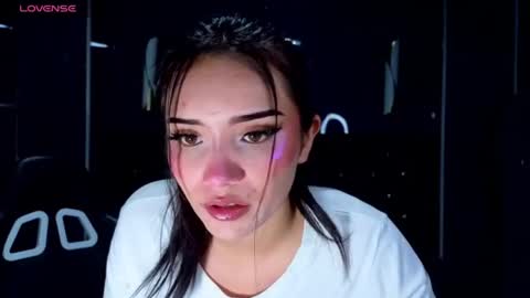 Snapshot of daphne_nicole_b chatting on July 3, 2026, 1:06 pm daphne_nicole_b online show from July 3, 2026, 1:06 pm