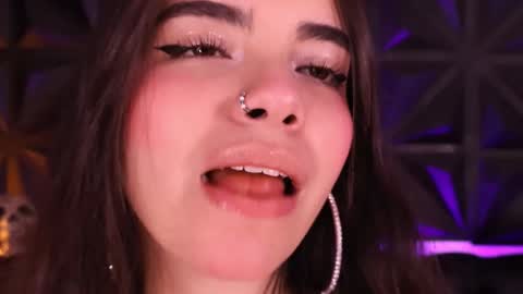 Daphne online show from October 29, 2025, 1:24 pm