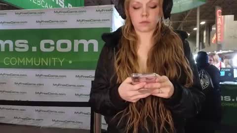 Snapshot of daphnemadison chatting on December 7, 2024, 11:12 pm Daphne Madison online show from December 7, 2024, 11:12 pm