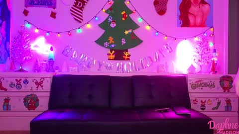 Snapshot of daphnemadison chatting on December 19, 2024, 9:06 pm Daphne Madison online show from December 19, 2024, 9:06 pm