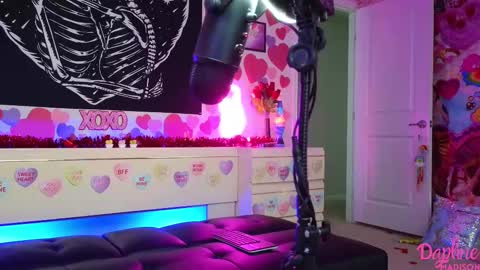 Snapshot of daphnemadison chatting on February 19, 2025, 9:25 pm Daphne Madison online show from February 19, 2025, 9:25 pm