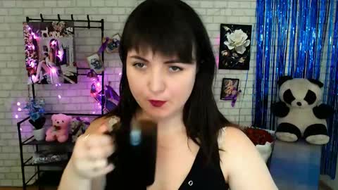 Snapshot of darina_m_ chatting on February 6, 2025, 9:43 am Darina online show from February 6, 2025, 9:43 am