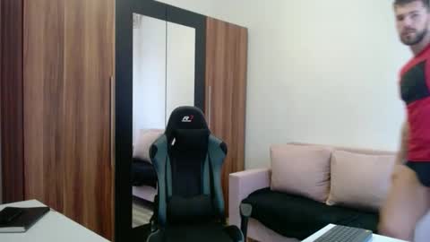 darius_94 online show from March 16, 2026, 5:35 am