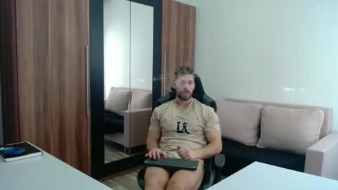 darius_94 online show from March 19, 2026, 7:23 am