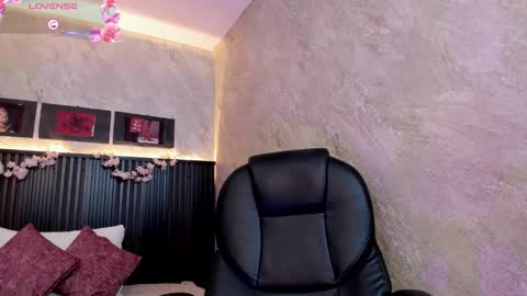 Dark online show from October 7, 2025, 12:24 pm