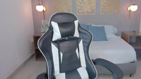 M I K A E L A online show from March 1, 2025, 12:01 pm