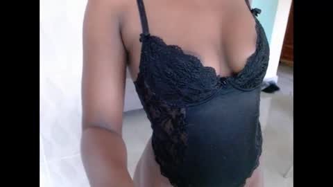 dark_qween online show from March 5, 2025, 3:18 pm