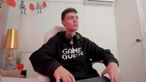 dark_sun333 online show from October 28, 2025, 10:12 pm