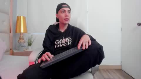 dark_sun333 online show from November 23, 2025, 8:08 pm