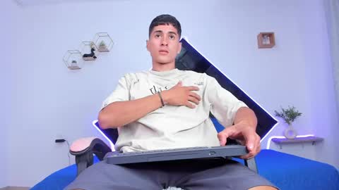 dark_valentino online show from April 6, 2026, 4:46 am