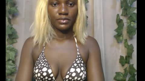 Snapshot of darkchocoxx chatting on September 17, 2025, 9:27 pm sexygal online show from September 17, 2025, 9:27 pm