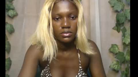 Snapshot of darkchocoxx chatting on September 19, 2025, 12:12 am sexygal online show from September 19, 2025, 12:12 am