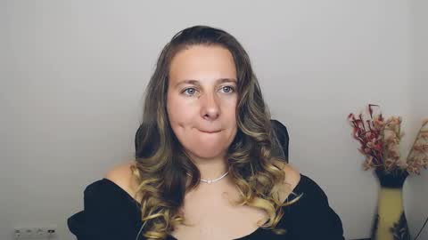 Snapshot of darklure_ chatting on September 13, 2025, 9:03 pm Anna online show from September 13, 2025, 9:03 pm