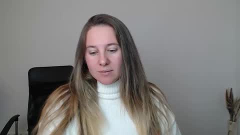 Snapshot of darklure_ chatting on October 29, 2025, 10:22 pm Anna online show from October 29, 2025, 10:22 pm