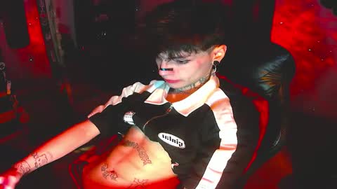   online show from November 26, 2025, 8:15 am