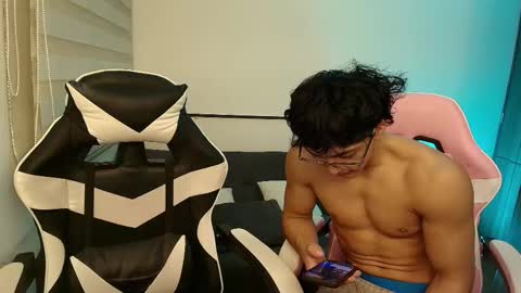 darkpleasuress online show from November 14, 2025, 6:12 am