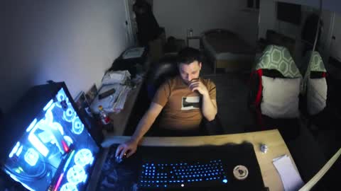 darkschneider_ online show from February 17, 2025, 11:31 pm