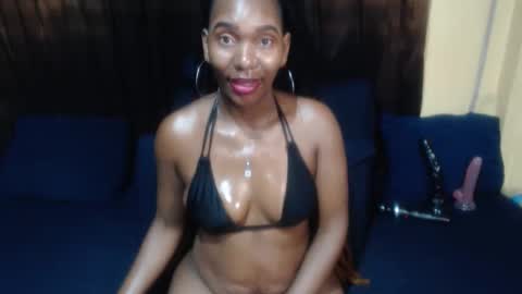 Darksultryxx30 online show from April 18, 2026, 1:53 am