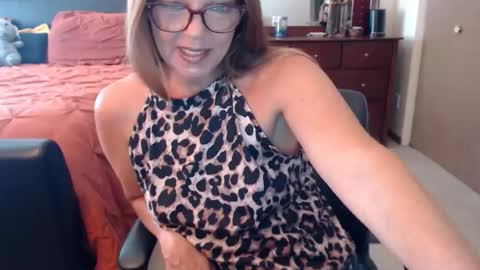 Snapshot of darlingd77 chatting on July 3, 2026, 1:50 pm DarlingD online show from July 3, 2026, 1:50 pm