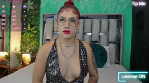 Darlyhooper online show from October 21, 2025, 12:28 pm