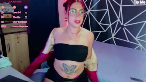 Snapshot of darlyhooper1_ chatting on November 26, 2025, 12:11 am Darlyhooper online show from November 26, 2025, 12:11 am