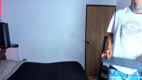 darwin_nlh online show from April 28, 2026, 9:09 pm