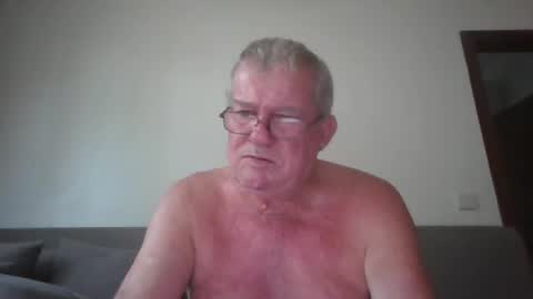 Snapshot of darwincock chatting on April 7, 2026, 12:33 am darwincock online show from April 7, 2026, 12:33 am