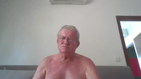 Snapshot of darwincock chatting on April 18, 2026, 5:00 am darwincock online show from April 18, 2026, 5:00 am