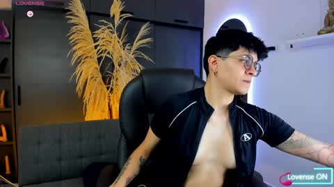 Snapshot of dass_roman chatting on May 25, 2026, 10:27 pm Dass Roman online show from May 25, 2026, 10:27 pm