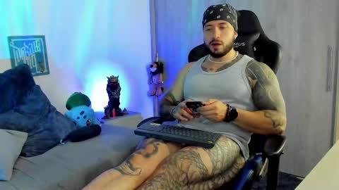 DAVE MAX online show from November 25, 2025, 2:33 am