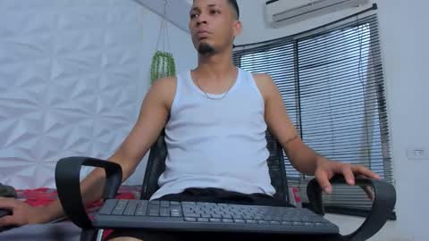 Snapshot of dave_skinnycum420 chatting on September 12, 2025, 1:44 pm dave online show from September 12, 2025, 1:44 pm