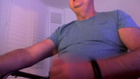 davesu12345 online show from December 15, 2025, 7:12 am