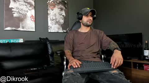 Snapshot of davevilboy chatting on December 4, 2024, 1:09 pm Daves online show from December 4, 2024, 1:09 pm
