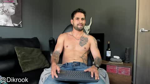 Snapshot of davevilboy chatting on January 20, 2025, 3:28 pm Daves online show from January 20, 2025, 3:28 pm
