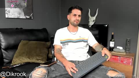 Snapshot of davevilboy chatting on January 28, 2025, 3:25 pm Daves online show from January 28, 2025, 3:25 pm
