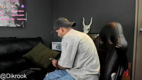 Snapshot of davevilboy chatting on February 3, 2025, 12:14 pm Daves online show from February 3, 2025, 12:14 pm