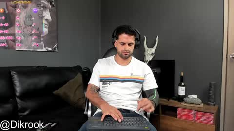 Snapshot of davevilboy chatting on February 5, 2025, 12:27 pm Daves online show from February 5, 2025, 12:27 pm