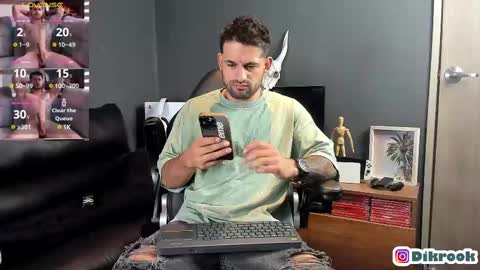 Snapshot of davevilboy chatting on February 12, 2025, 12:01 pm Daves online show from February 12, 2025, 12:01 pm