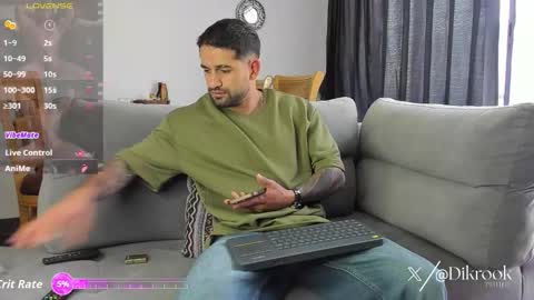 Snapshot of davevilboy chatting on October 15, 2025, 12:27 pm Daves online show from October 15, 2025, 12:27 pm