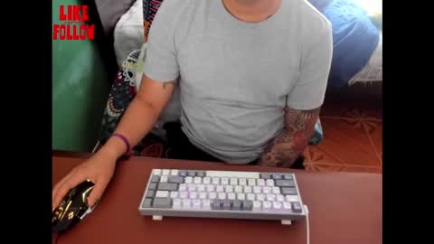 Snapshot of david_2789 chatting on January 7, 2026, 9:39 pm David online show from January 7, 2026, 9:39 pm