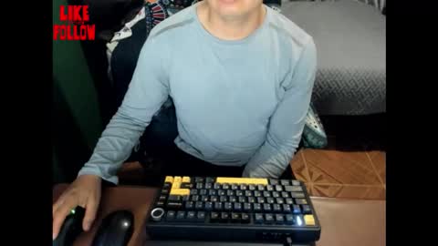 Snapshot of david_2789 chatting on March 24, 2026, 11:43 pm David online show from March 24, 2026, 11:43 pm