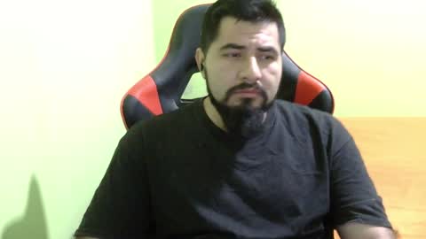 Snapshot of daviddelz chatting on December 18, 2024, 4:53 am David online show from December 18, 2024, 4:53 am