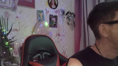 Snapshot of davidhumbee chatting on April 25, 2026, 1:30 am David Lucky 13 online show from April 25, 2026, 1:30 am