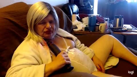 Snapshot of dawndoesall chatting on March 8, 2025, 11:28 pm dawndoesall online show from March 8, 2025, 11:28 pm