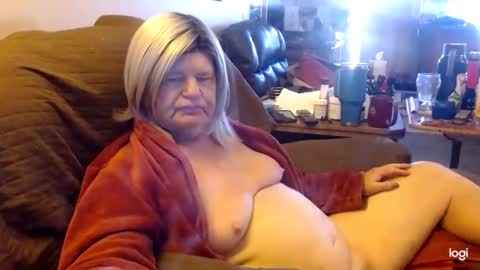 Snapshot of dawndoesall chatting on November 17, 2025, 5:19 pm dawndoesall online show from November 17, 2025, 5:19 pm