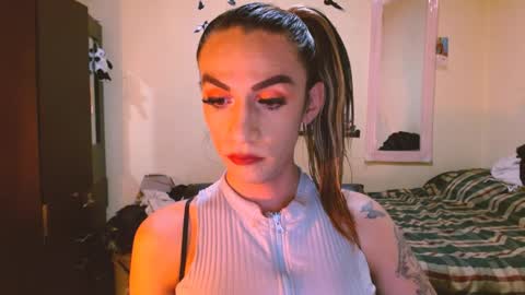 dayanna_01_ online show from May 13, 2026, 5:43 pm