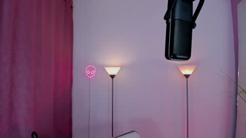 I am Dayanna  tecca online show from December 6, 2024, 3:30 am