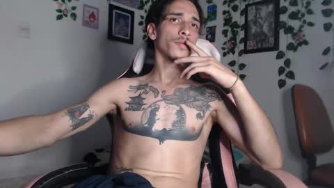 Snapshot of dazzayyy chatting on December 5, 2024, 12:30 am dazzayy online show from December 5, 2024, 12:30 am