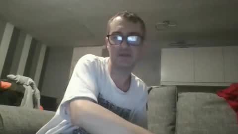 Dazzill online show from November 20, 2025, 9:47 pm